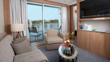 1548638428.4622_c649_Viking River Cruises - Freya - Accommodation - Veranda Suite - Photo 3.jpg